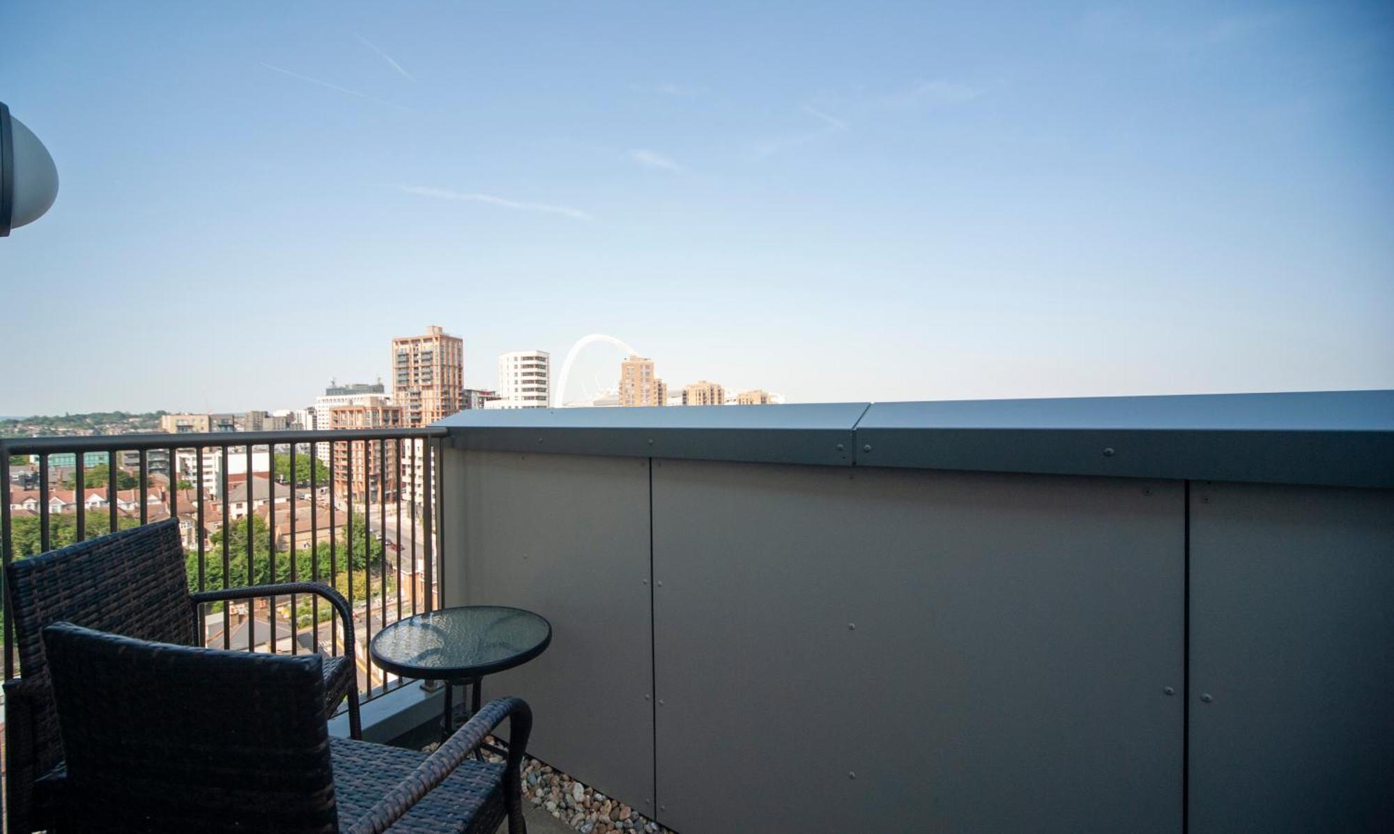 Top Floor Apt - 2 Bed/2 Bath + Private Balcony 伦敦 外观 照片