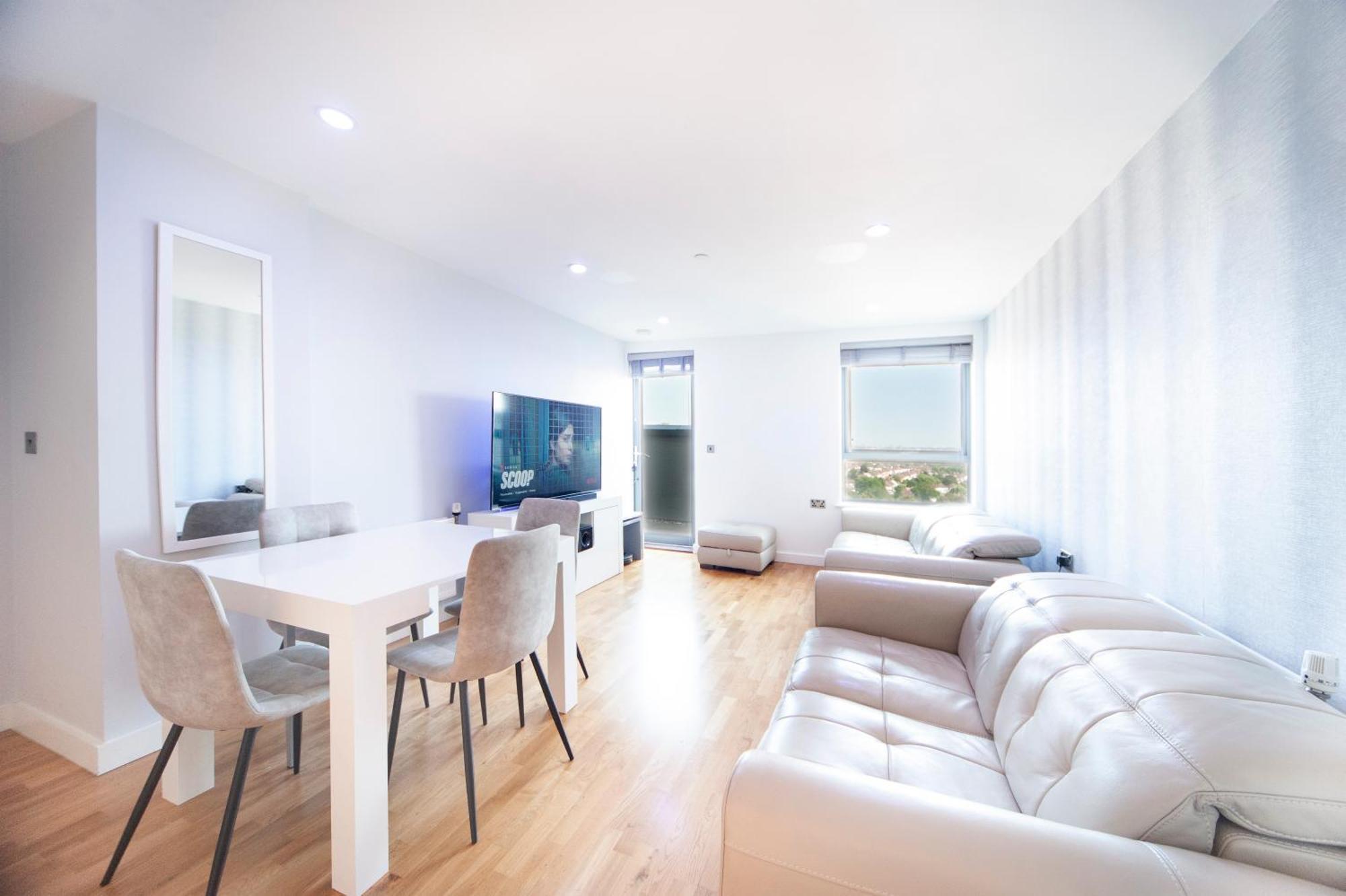 Top Floor Apt - 2 Bed/2 Bath + Private Balcony 伦敦 外观 照片