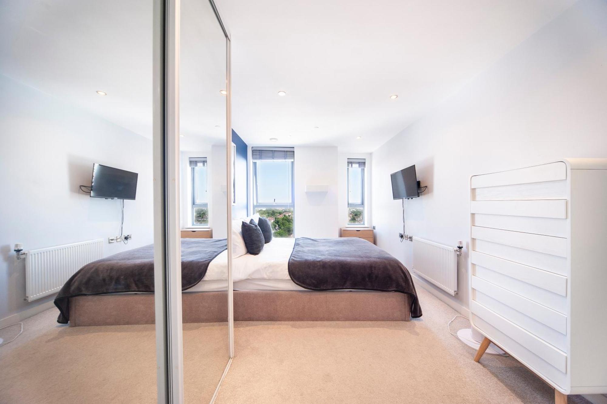 Top Floor Apt - 2 Bed/2 Bath + Private Balcony 伦敦 外观 照片