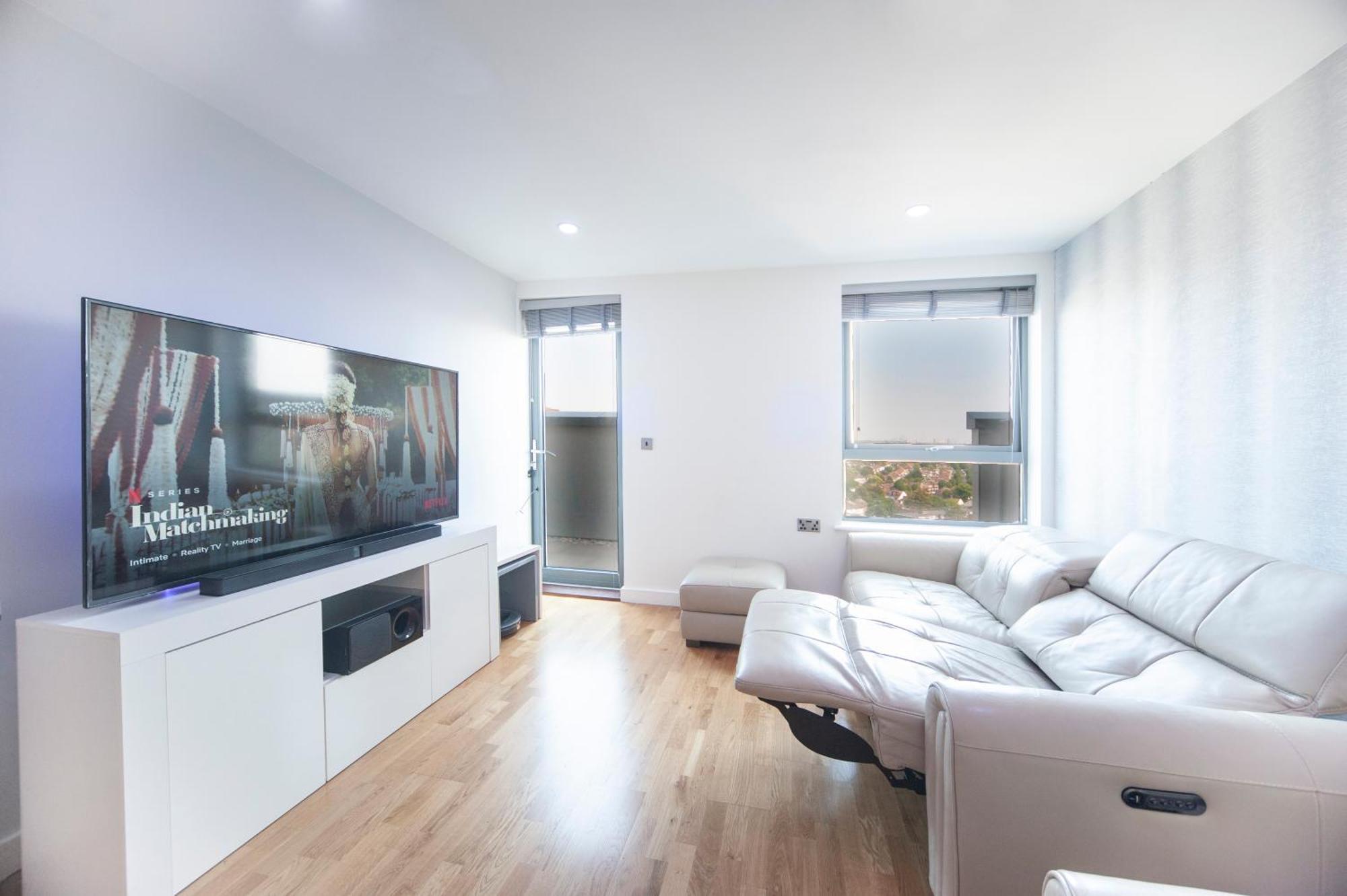 Top Floor Apt - 2 Bed/2 Bath + Private Balcony 伦敦 外观 照片